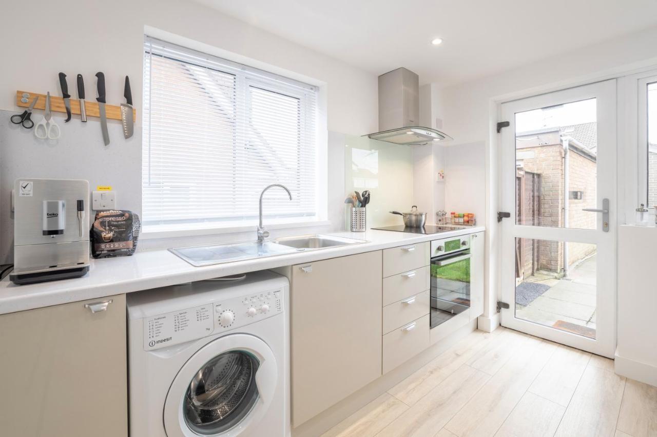 Elegant Home Mod Kitchen, Fast Wi-Fi, Free Parking Carrickfergus Exterior foto