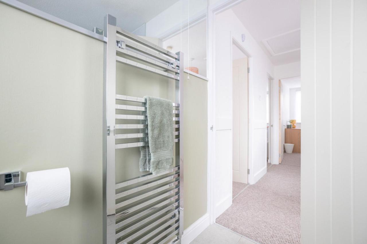 Elegant Home Mod Kitchen, Fast Wi-Fi, Free Parking Carrickfergus Exterior foto