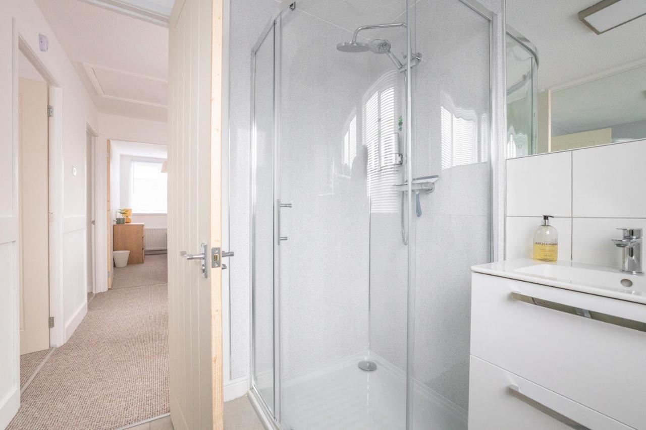 Elegant Home Mod Kitchen, Fast Wi-Fi, Free Parking Carrickfergus Exterior foto